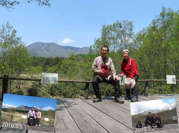 photo：木のデッキで飯縄山をバックに記念撮影：逆谷地湿原