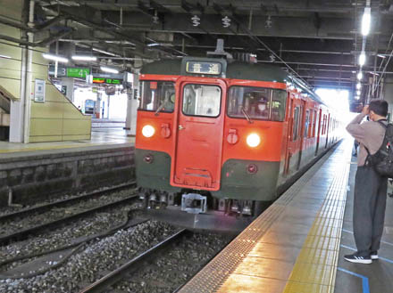 photo：湘南色電車に乗って出発：長野駅