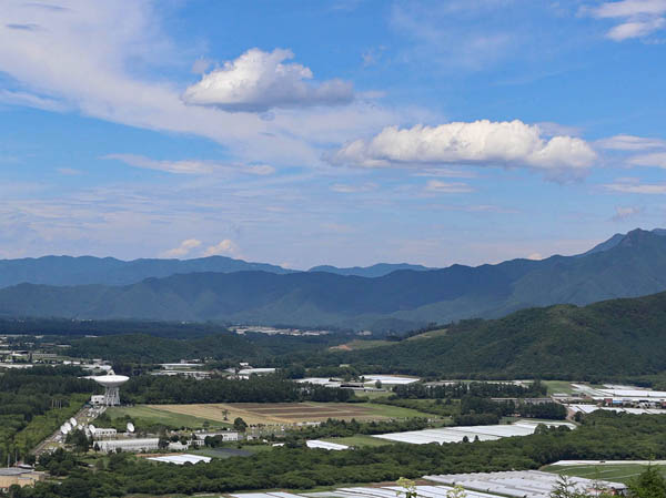 photo：天文台のパラボラアンテナ：飯盛山